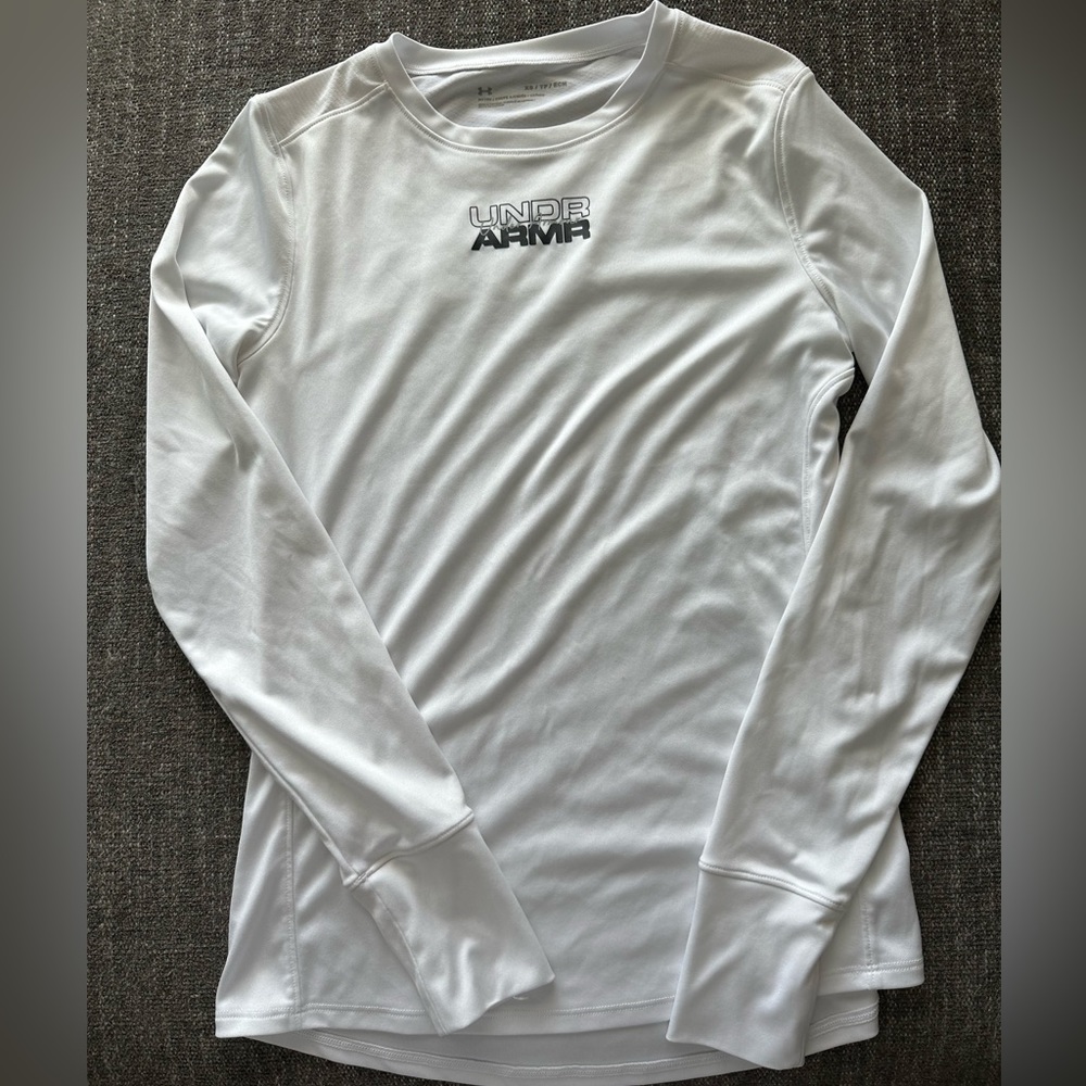 XS women’s UA long sleeve fitted dry fit material shirt.